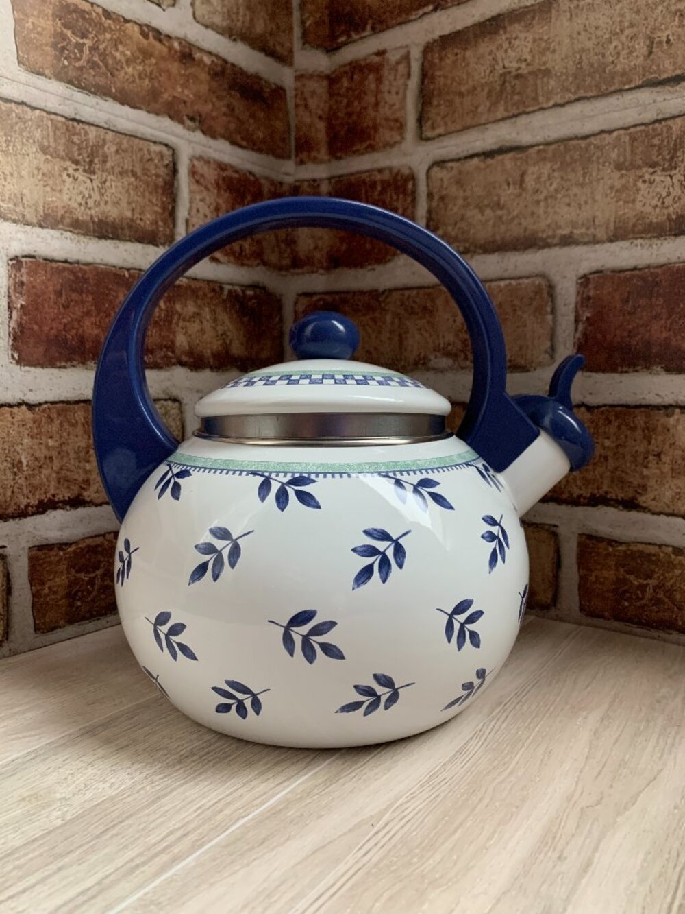 VILLEROY & BOCH SWITCH 3 ENAMEL TEA KETTLE W/BOX